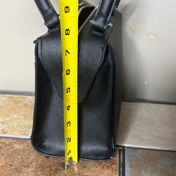 Steve Madden Black Handbag Minimalist Small Purse with Crossbody Shoulder Strap - Picture 11 of 16